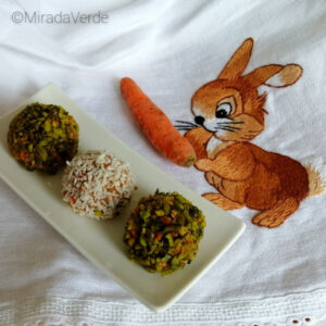 Karotten Energyballs auf Osterhasendecke mit Karotte
