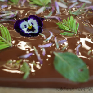 DIY Blüten & Kräuter Schokolade