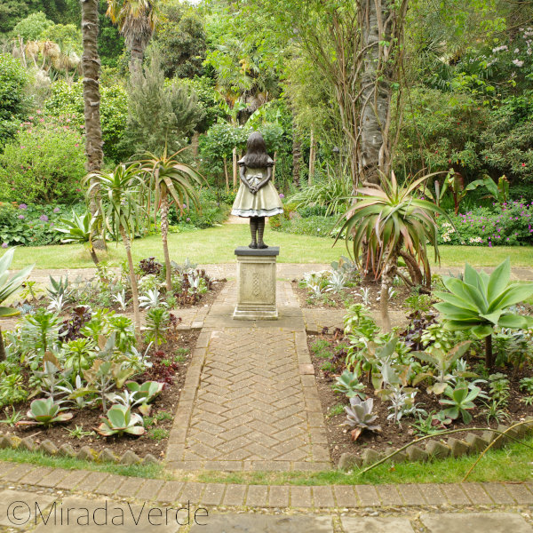 Alice im Wunderland, Abbotsbury Subtropical Gardens