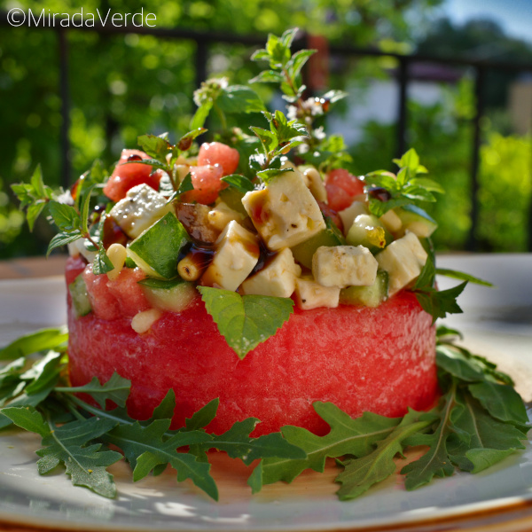 Sommerlicher Wassermelonen-Pfefferminz-Salat