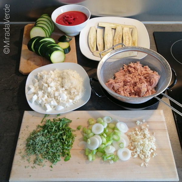 Zucchini Tuna Lasagne Zutaten vorbereitet