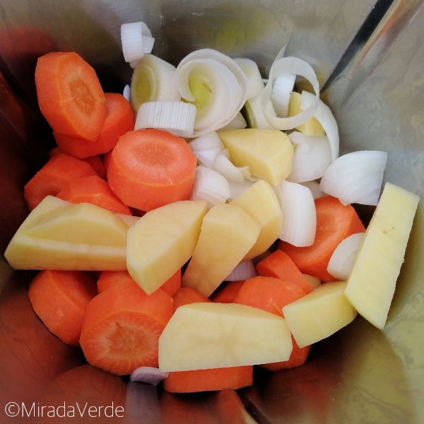 Karotten, Kartoffeln, Lauch für Karotten-Orangen-Suppe im Thermomix