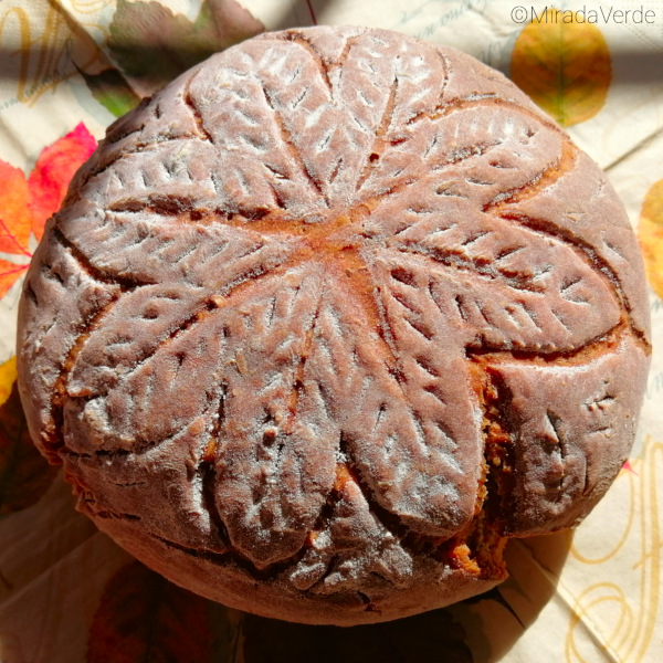 Geschnitztes Brot