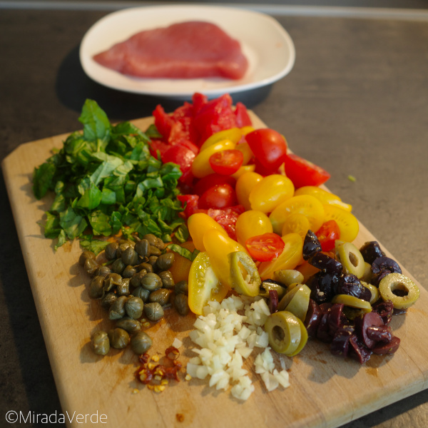 Zutaten für Tomatensalsa und Thunfischsteak