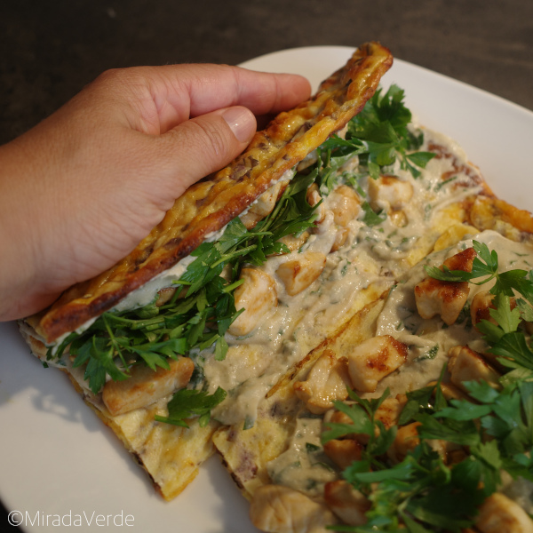 Shiso-Cheddar-Eitok mit Melanzanicreme und Huhn einrollen