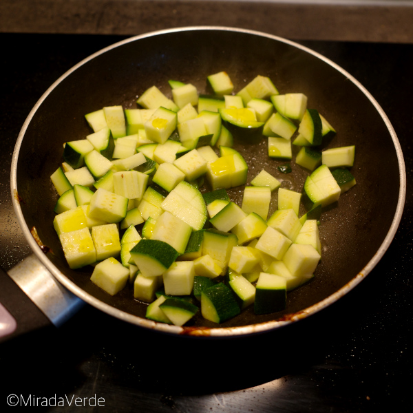 Zucchini Pfanne braten