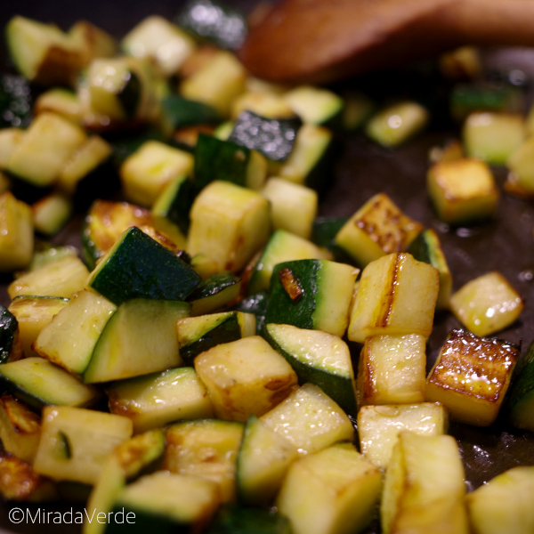 Zucchini Pfanne braten