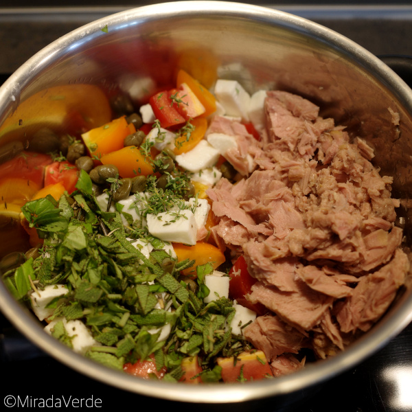 Thunfisch-Tomatensauce für gefüllte Zucchini