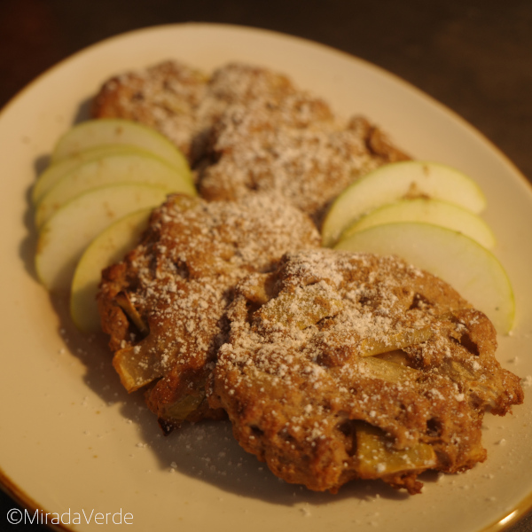 Pumpkin Pie Spiced Apfelküchlein mit Apfel und Zucker