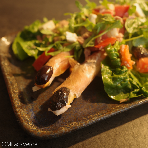 Halloween Salat mit Hexenfinger