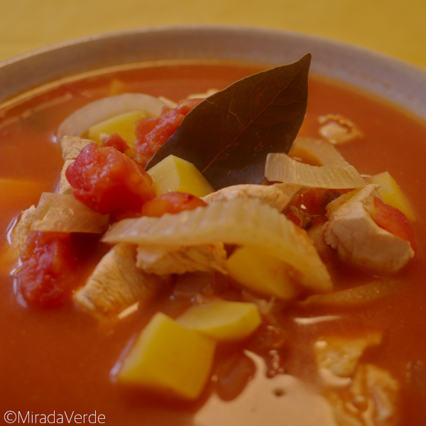 Hühnersuppe mit Fenchel kochen