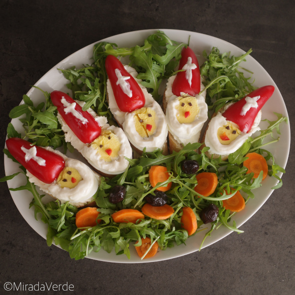 Nikolaus-Brote auf Salat