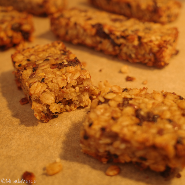 Banana Flapjacks gebacken, halbiert