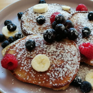 Pancakes, Himbeeren, Heidelbeeren, Banane