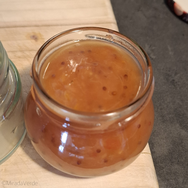 Erdbeer Rhabarber Chutney frisch abgefüllt