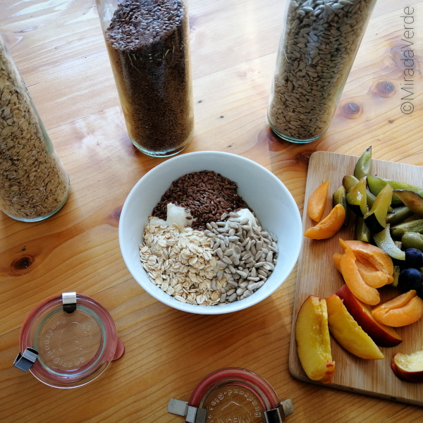 Müsli mit frischem Obst