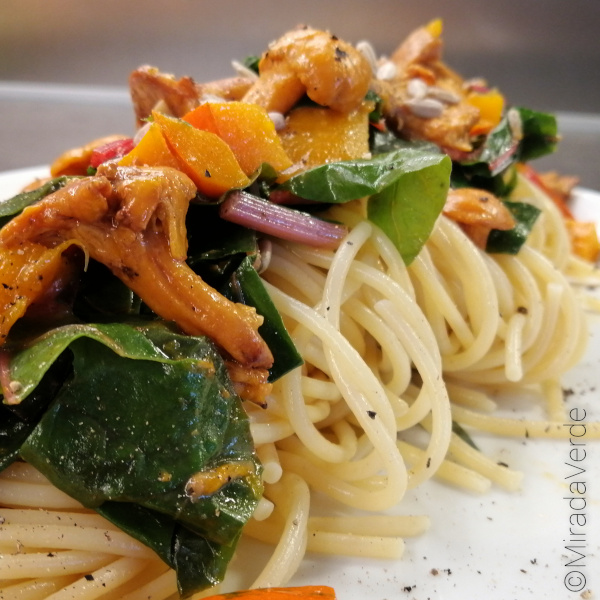 Spaghetti mit Eierschwammerl, Kürbis und Mangold