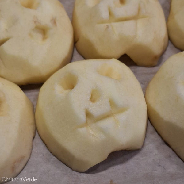 Äpfel mit Fratzen
