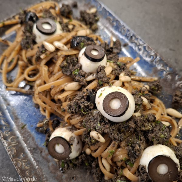 Monsteraugen Pasta zu Halloween
