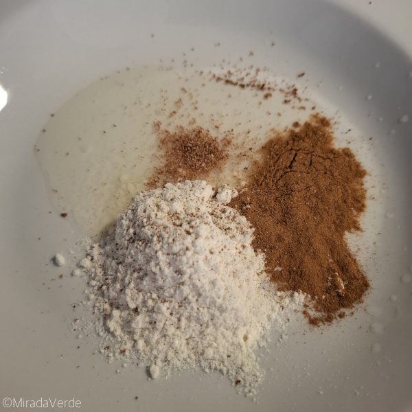 Zitronensaft, Mehl, Zimt