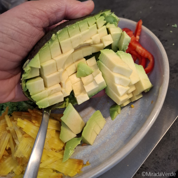 Avocado herausschälen