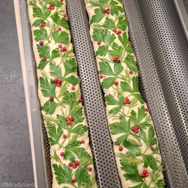 Weihnachtsbaguette roh in Form