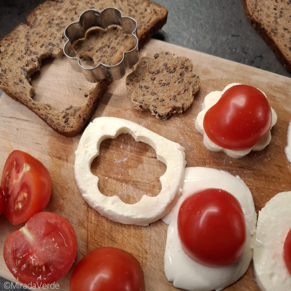 Brot, Mozzarella, Tomaten