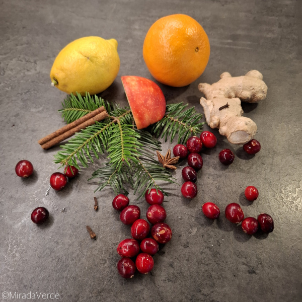 Zitrone, Orange, Apfel, Tanne, Zimt, Ingwer, Cranberries