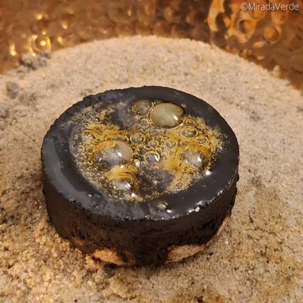 Fichtenharz auf Kohle räuchern