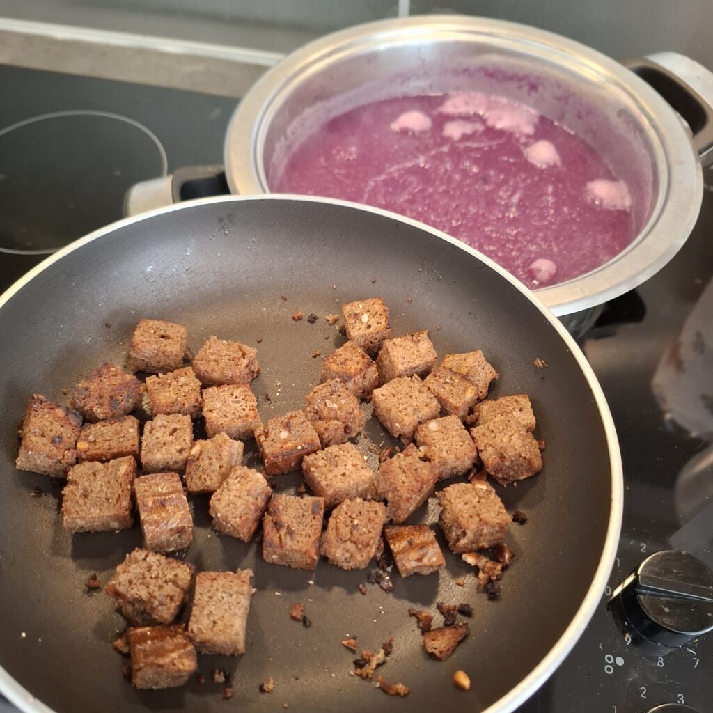 Gewürzcroutons, Blaukrautsuppe