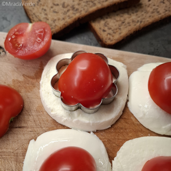 Brot, Mozzarella; Tomaten