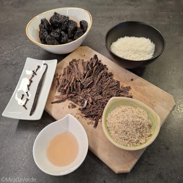 Pflaume Nelke Vanille Schokolade Kokos Nüsse Rosensirup