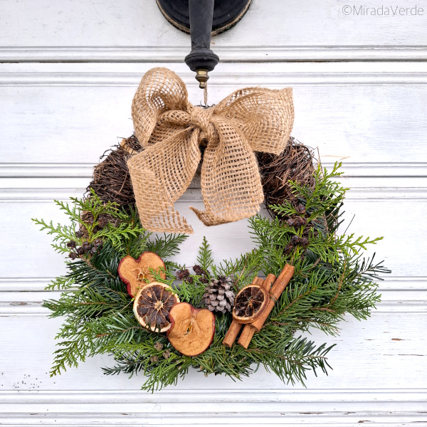 Türkranz. Rebenkranz Fichte, Tanne, Zeder, Apfel, Orange, Zimt, Juteschleife