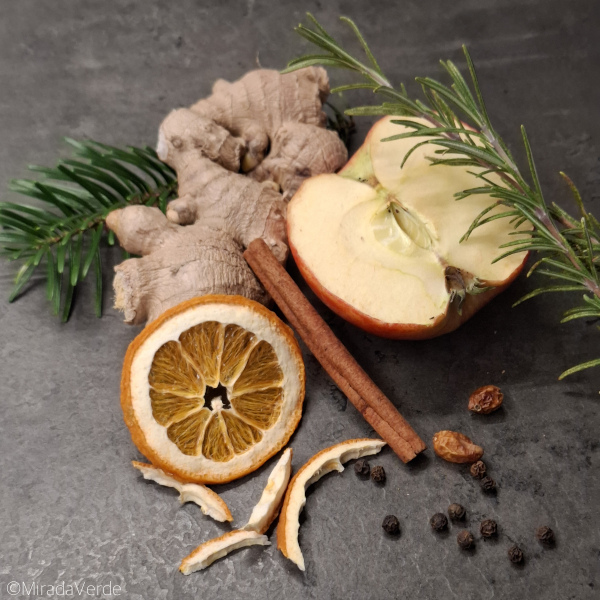 Apfel, Orange, Tanne, Zimt, Ingwer, Pfeffer, Chili, Rosmarin