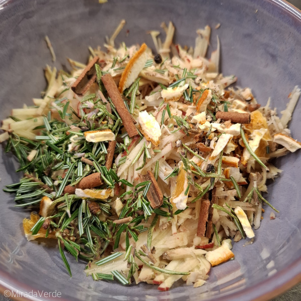 Apfel, Orange, Tanne, Zimt, Ingwer, Pfeffer, Chili, Rosmarin