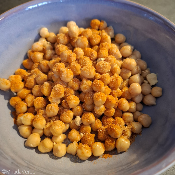 Snack-Kichererbsen würzen