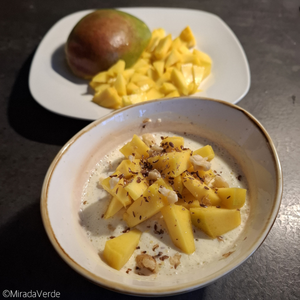 Saran Lassi Mango Overnight Oats