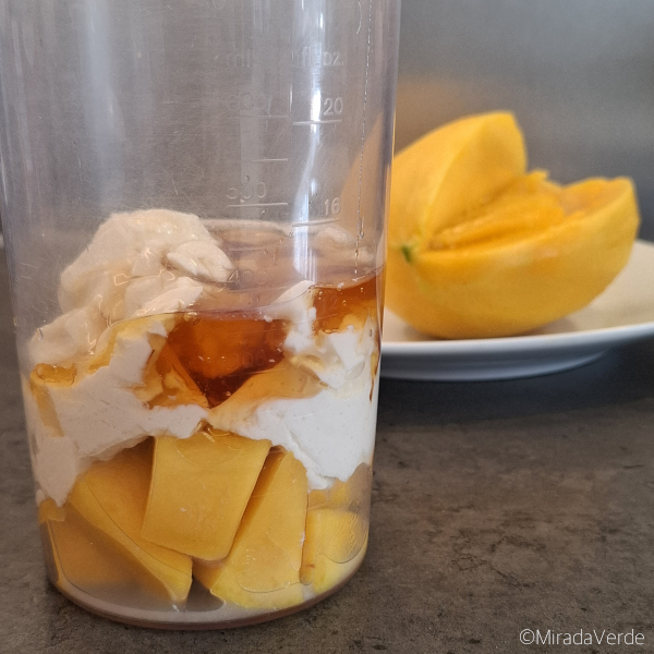 Mango Seidentofu Ahornsirup Mixbecher