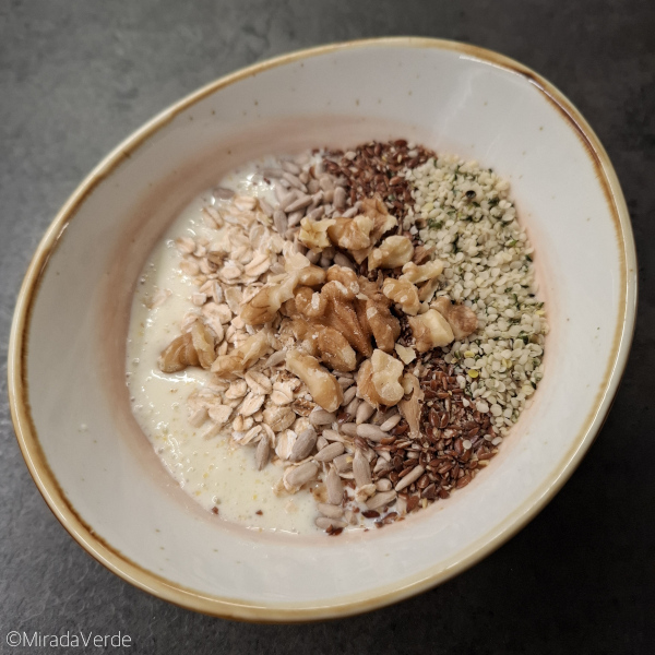 Saran Lassi Overnight Oats