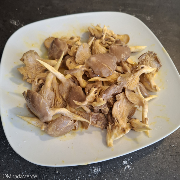 Austernpilze panieren; Ei