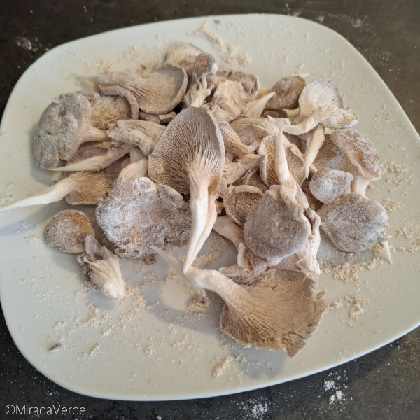 Austernpilze Mehl panieren
