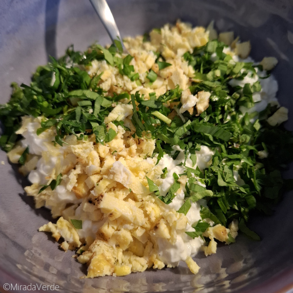 Wildkräuterkäse mit Ei, Bärlauch und Brunnenkresse