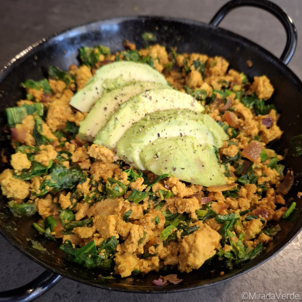 Bärlauch Tofu Scramble mit Kurkuma