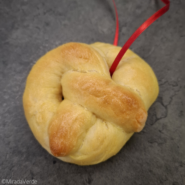 Palmbreze mit rotem Band