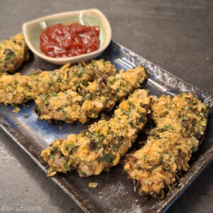 Aifried Hühnerfiletstreifen im Wildkräuter-Cornflakesmantel mit BBQ Sauce serviert