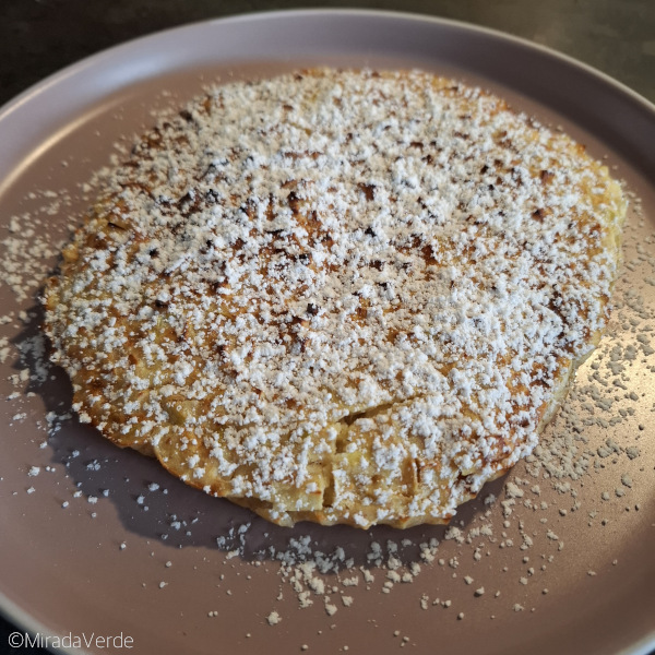 Apfelpfannkuchen airfried, gezuckert