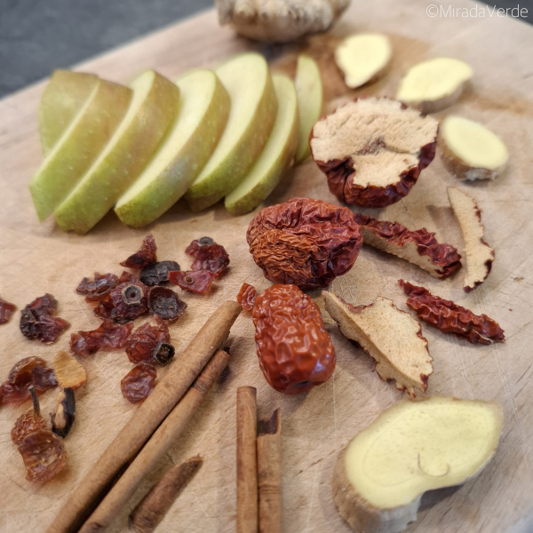 Apfeldattel, Apfel, Ingwer, Hagebutte, Zimt für Tee