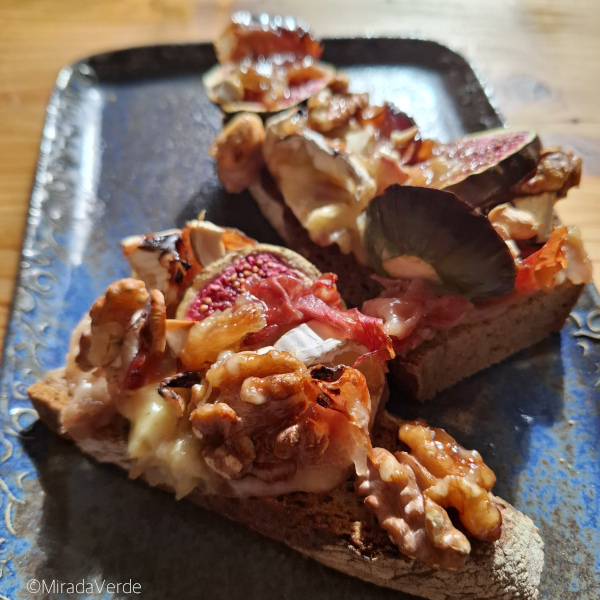 Feige, Camembert, Prosiutto, Honig, Nüsse Toastie