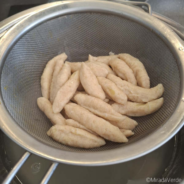 Schupfnudeln abtropfen